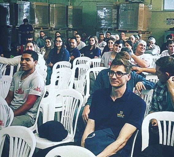Profissionais em reunião de planejamento